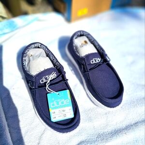 Hey Dude Wally Youth size Y1-Y2 linen navy, brand new, with tags, in box